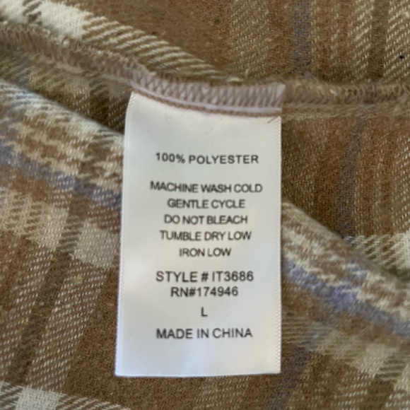 Shacket - Picture 3 of 3